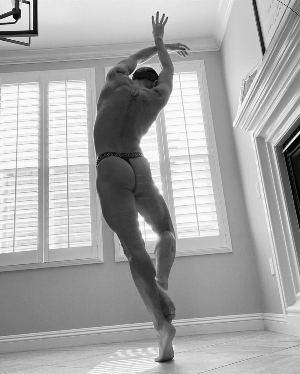 Quite the balletic pose!