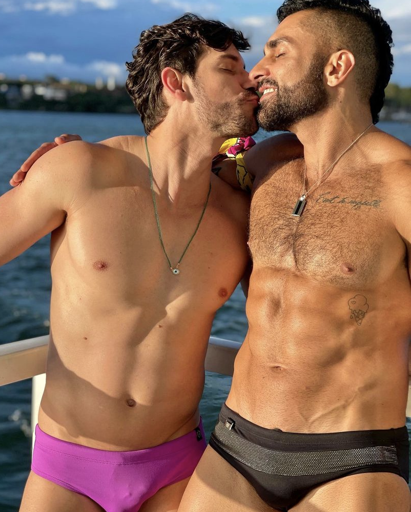 Seaside smooch…
