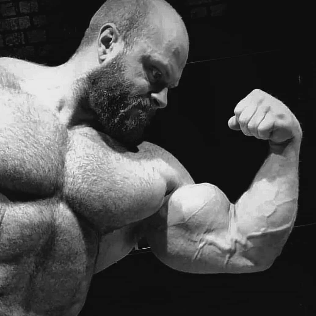 A muscled DILF...