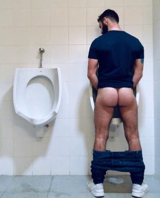 Way to go guy!  Practicing how to cop a peek even when these is nobody there!