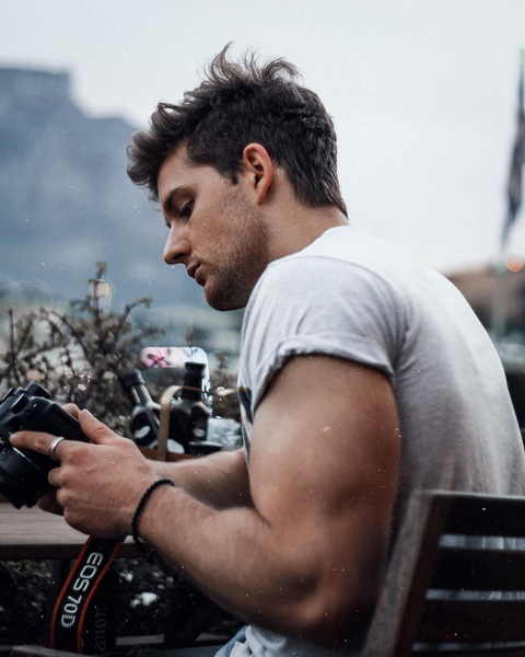Hot camera buff who I would like to checkout in the buff…