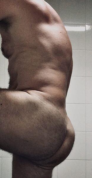 Tile bathroom butt…