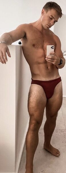 Am I alone in saying that this guy’s thighs are absolutely gorgeous?
