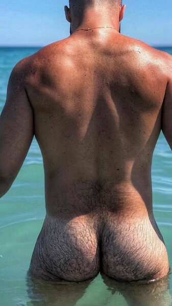 What a beautiful butt in the seascape….