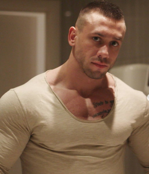 Yes!  Hot as hell even with his clothes on!