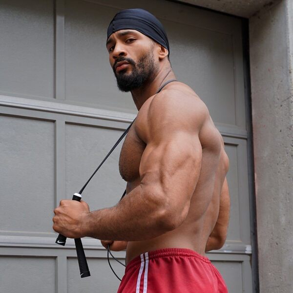 The master’s glance say it all… his boy knows what he needs to do…