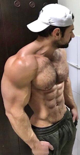 What is it with these guys with big sexy arms and more!