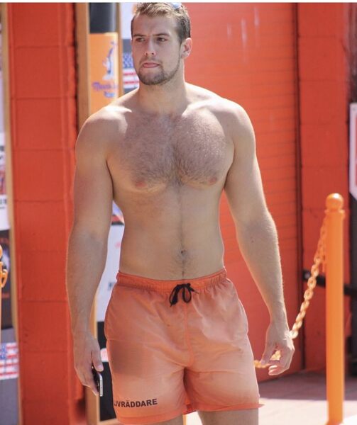 The color orange definitely works for this dude!