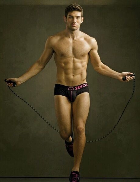 Who woulda thunk jumping rope could look soooo sexy!