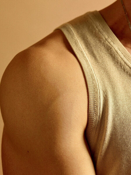 Even shoulders can be sexy…