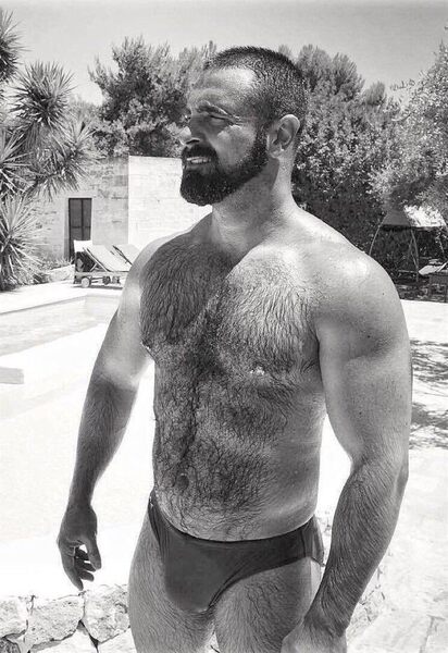 A Palm Springs DILF?