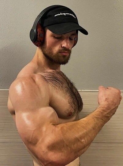 Big guy - big sexy arms