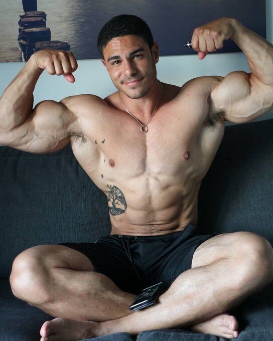 Legs crossed on the couch biceps