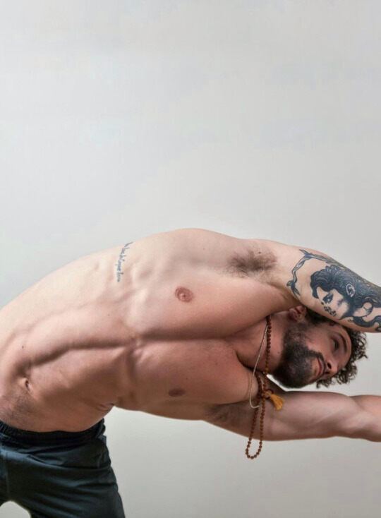 Lean muscle leaning to the left
