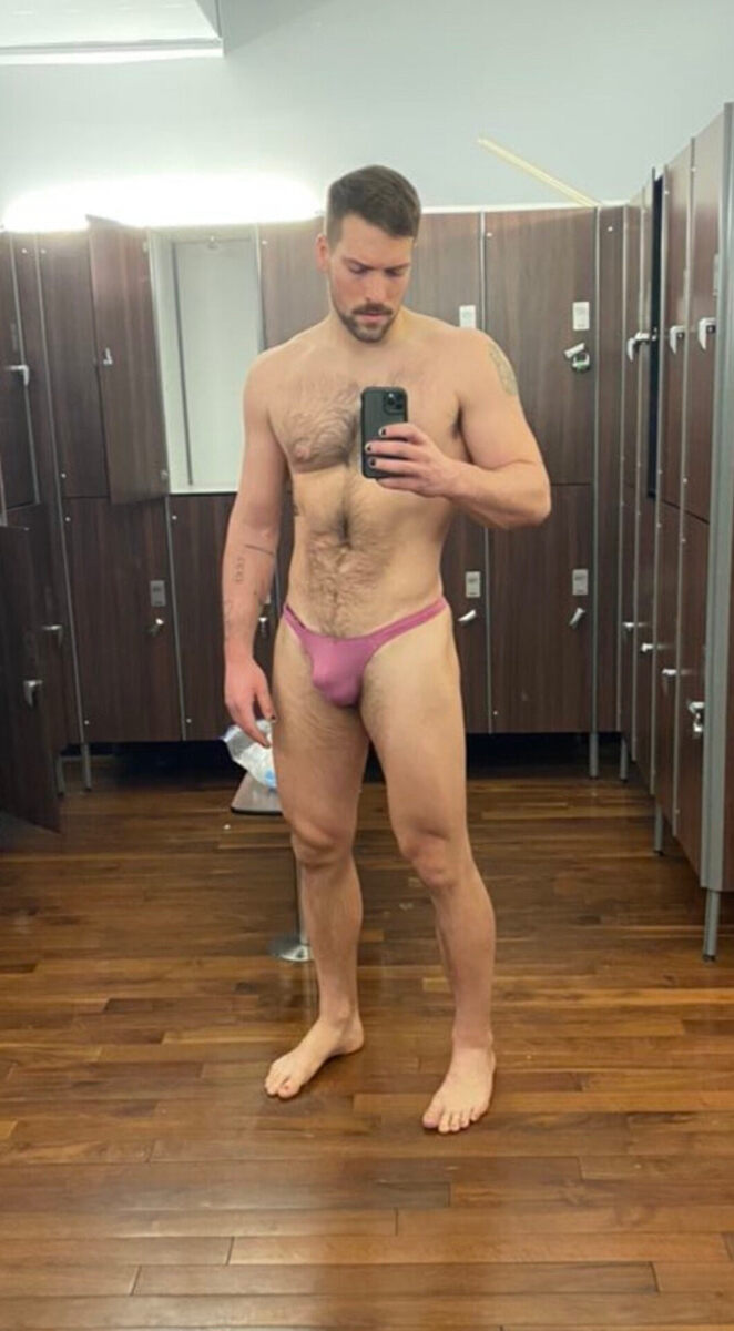 Bulging locker room selfie