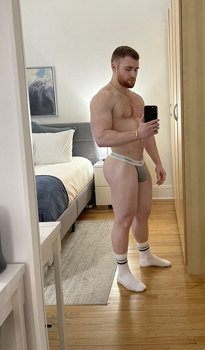 Bulging bedroom selfie