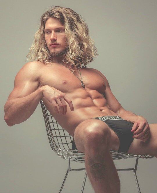 OMFG Big Blond Aussiebum!!!❤️