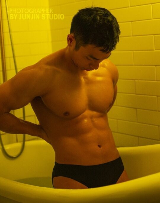 Looking for someone to give him a rub in the tub.