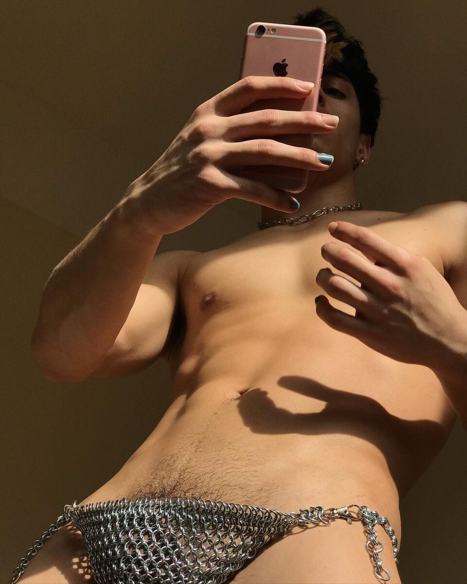 The new chain “male” thong.