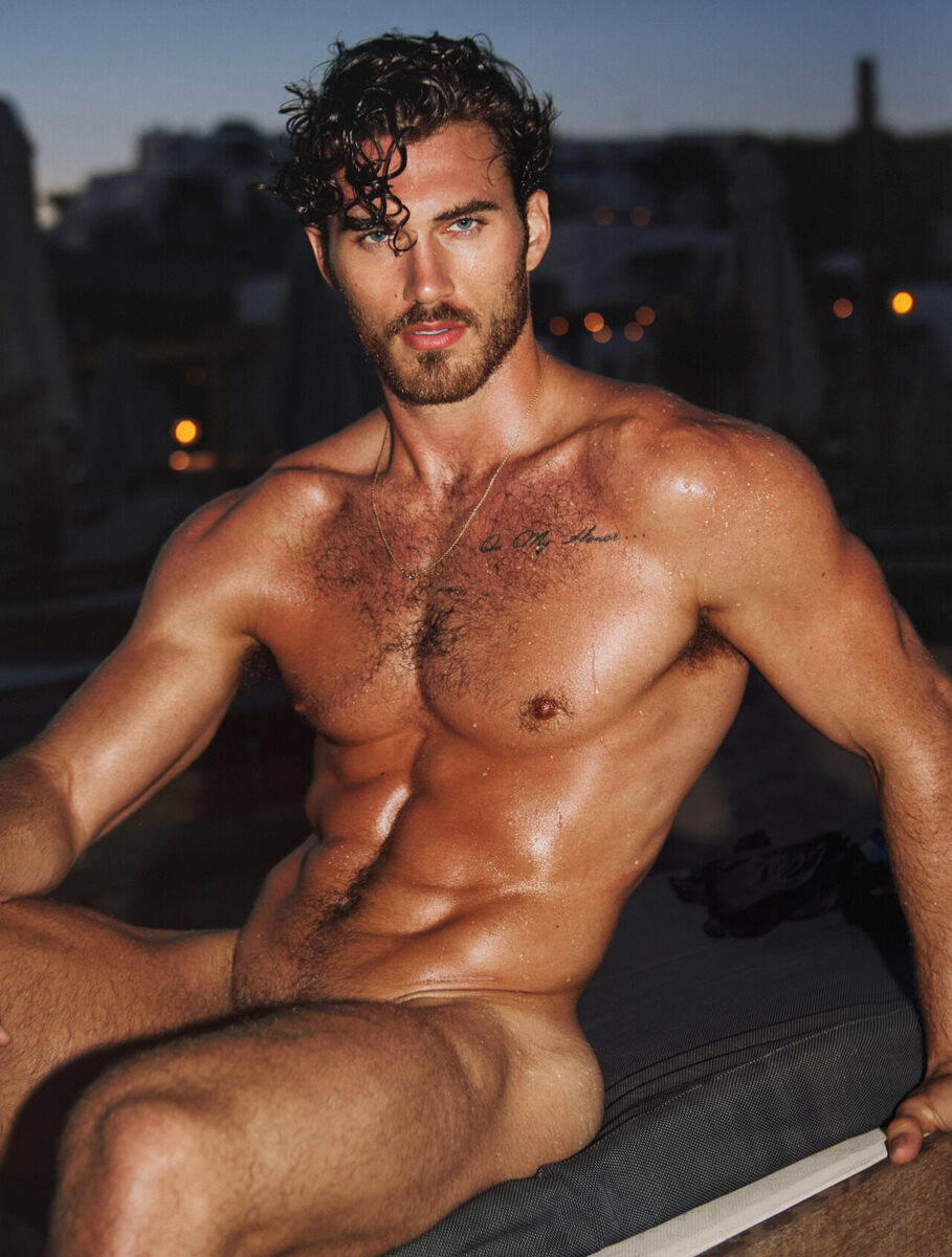 Simply sitting can be so sexy… when a guy is naked…