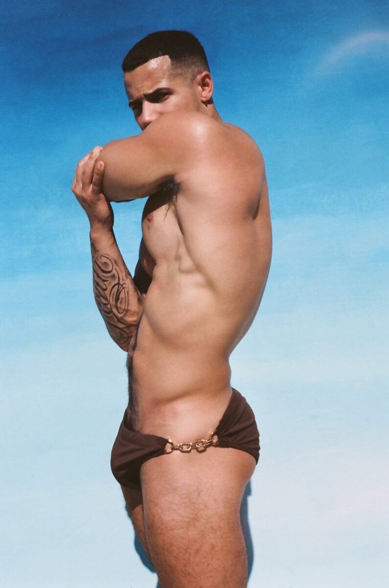 The infamous chain bikini… WOOF!