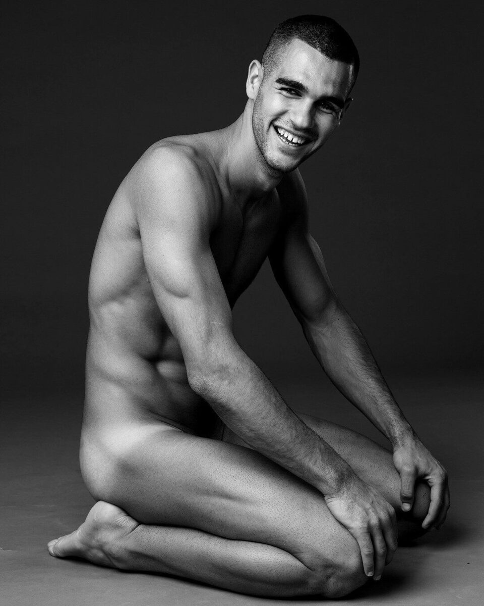 My kinda guy… happy to be on his knees!