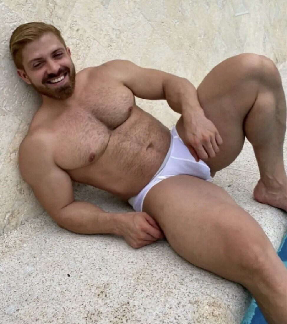 Big beefy smiling muscle with killer thighs!!!