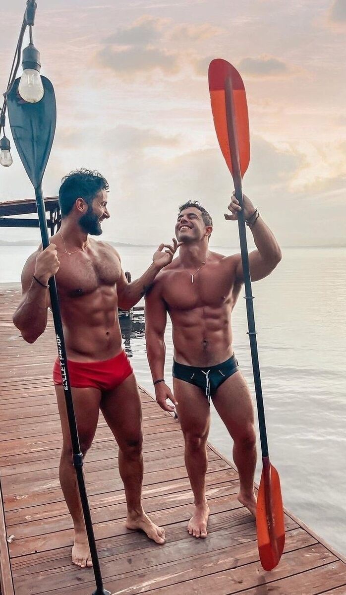 Paddle boys