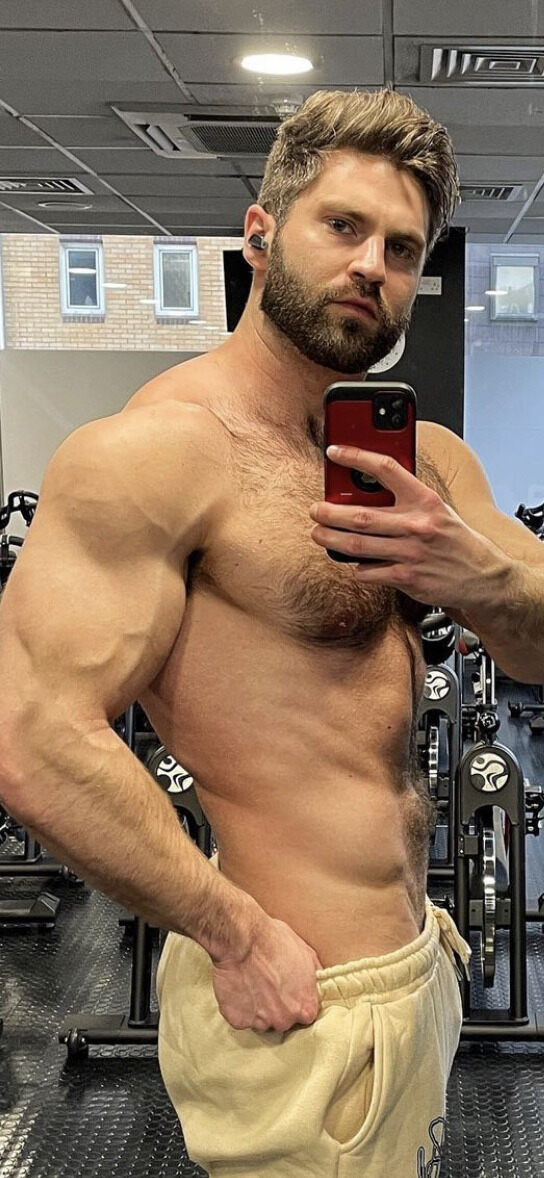 Gym selfie side