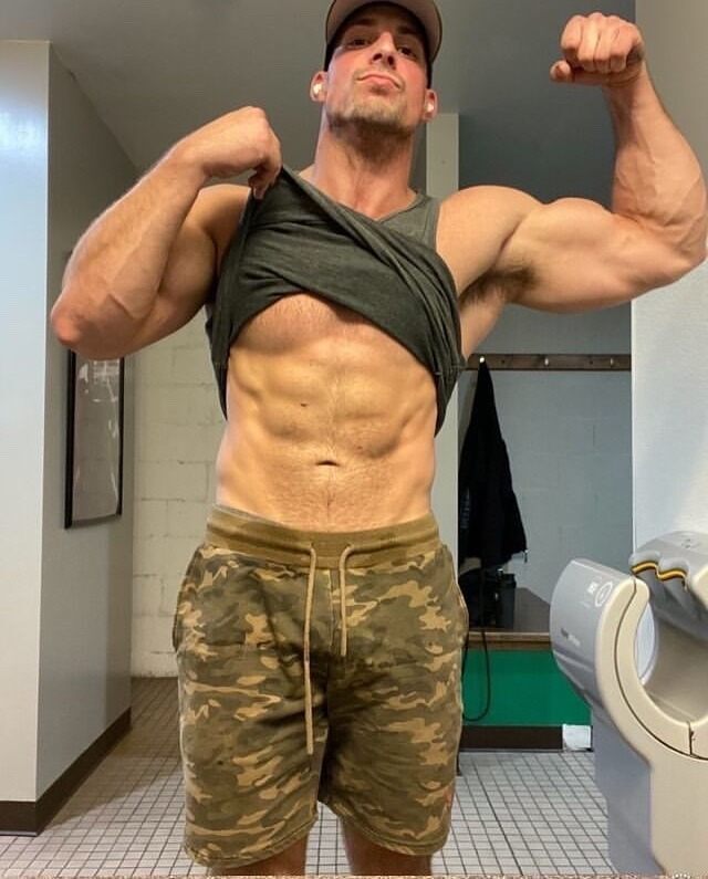 Camo pose