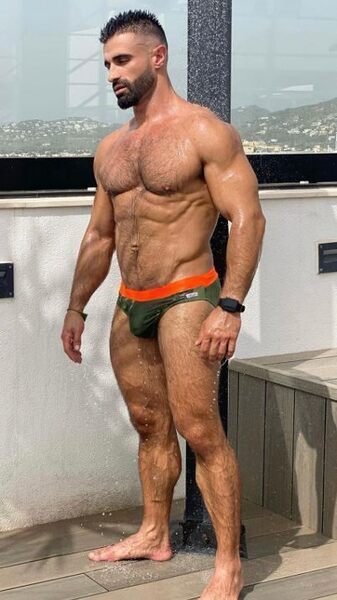 A wet and harddude