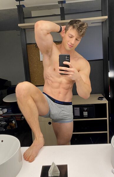 A leg up selfie