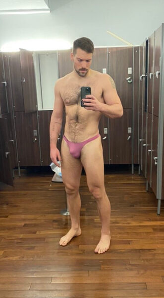 Bulging locker room selfie