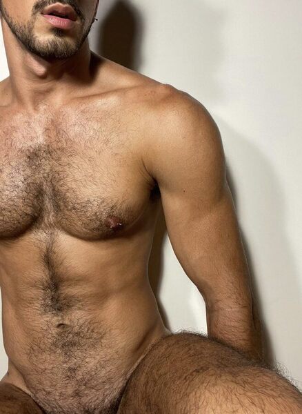 Saying he has blow job lips