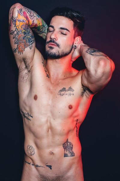 Wants you to lick his pits