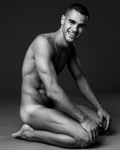 My kinda guy… happy to be on his knees!