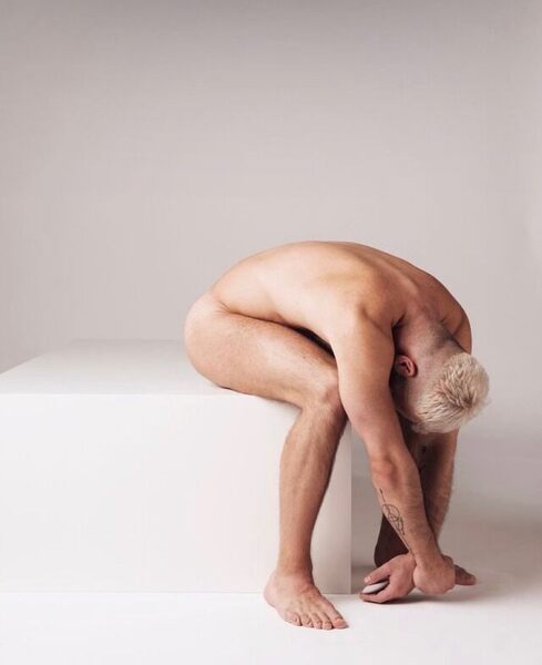If you like ‘em blond and… well here’s your guy.