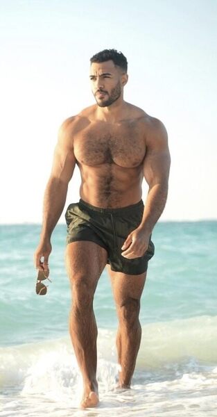 Perfection walking in te surf
