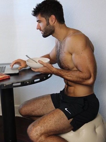 His morning ritual… breakfast while logging into the forum