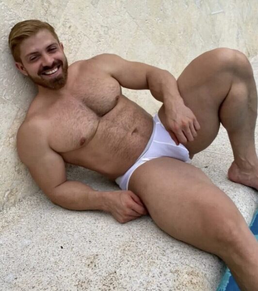 Big beefy smiling muscle with killer thighs!!!
