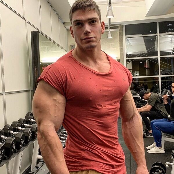 Hard dude in the gym