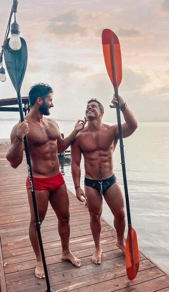 Paddle boys