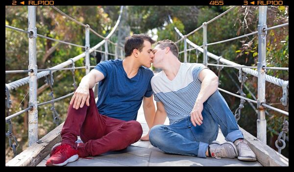 The outdoor kiss...