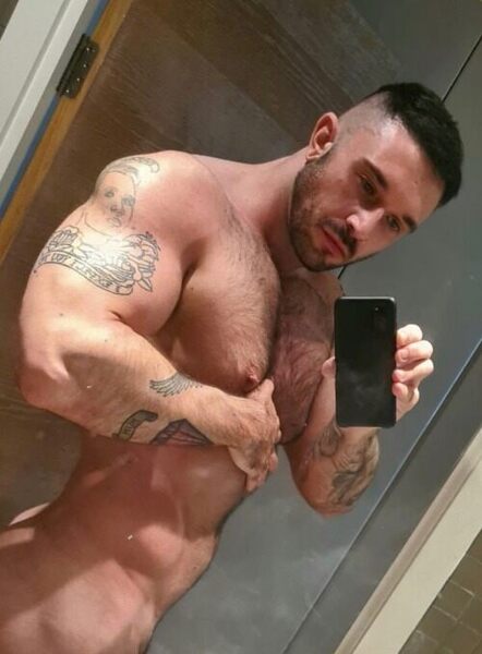 Sexy big arms selfie.
