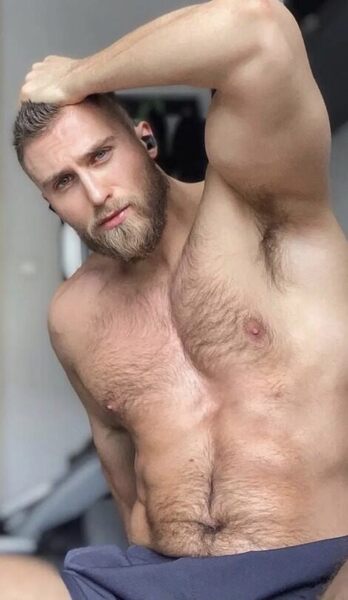 Hunk alert...!