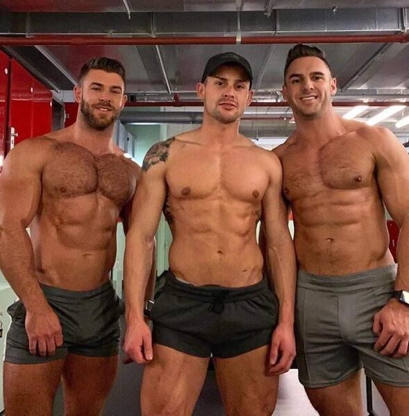 The middle guy is gonna be the beef the fuckberger!