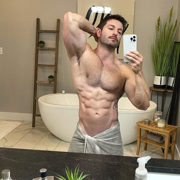 Needs to to jump in that tub with him asap!
