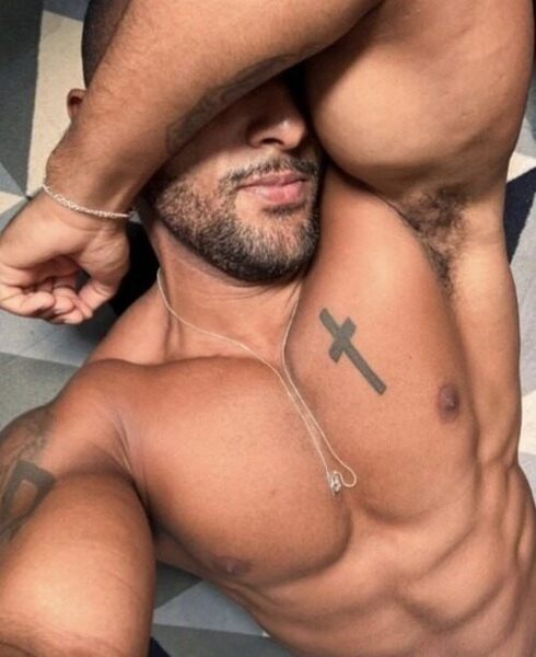 He’s one hell of a deep kisser but you need to get deep into that pit for starters  in order to get him totally revved up.
