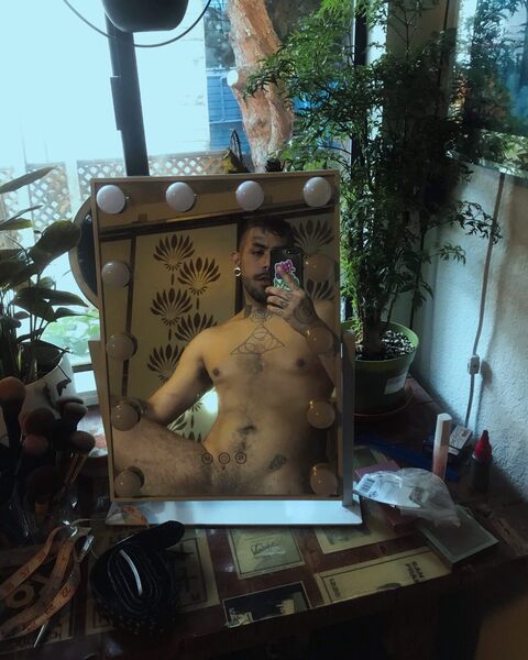He did not take that pic to give to  his aunt Martha