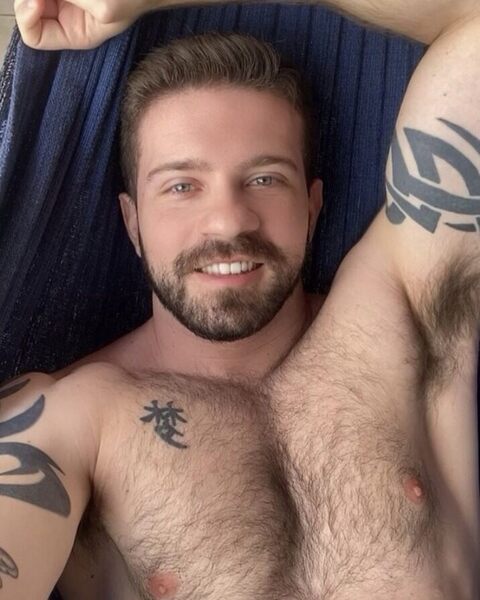Nice eyes, nice smile, nice guy…